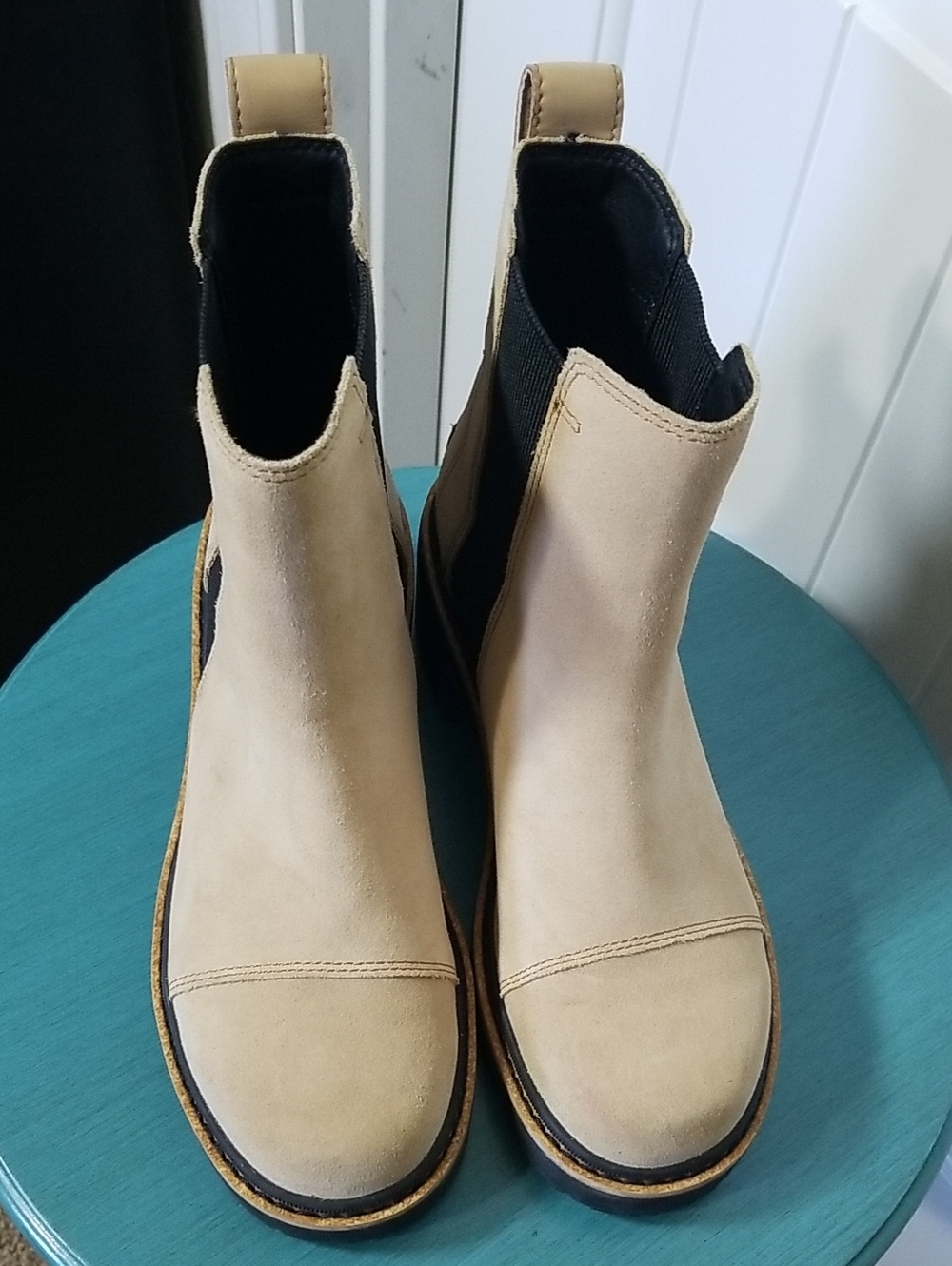Sorel Women's Tan Suede Chelsea Lug Boots Size 8 - Picture 3 of 10